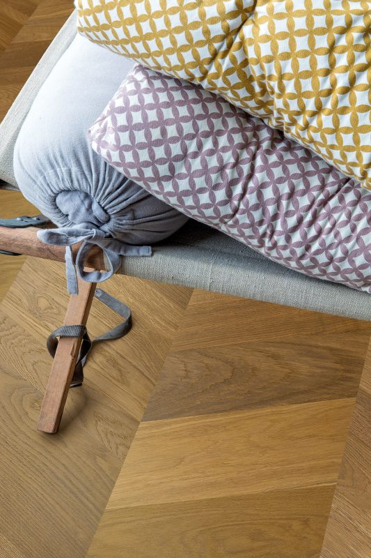 Quick-Step Intenso Smoked Mountain room